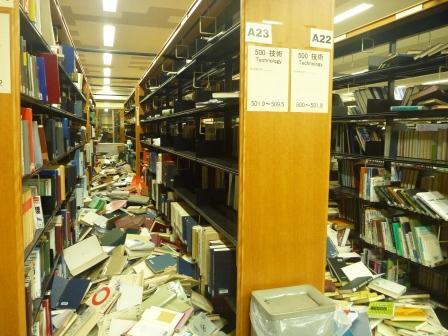 越中島図書館2階書架の状況2