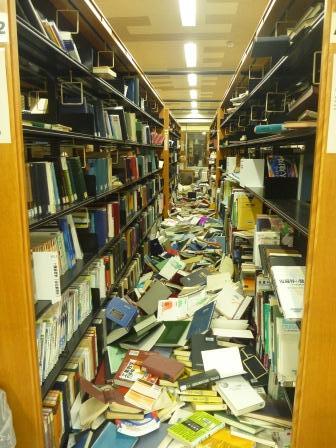 越中島図書館2階書架の状況3