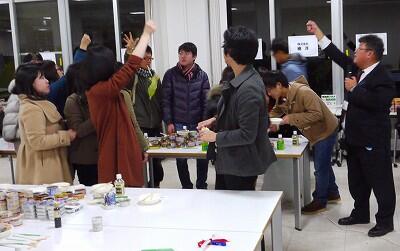 1缶しかない缶詰争奪戦